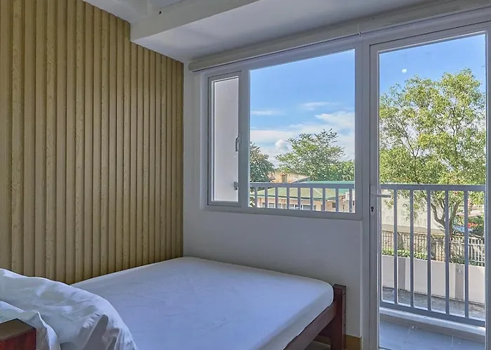 Serene Staycation Beside Sm Southmall Apartment Manila